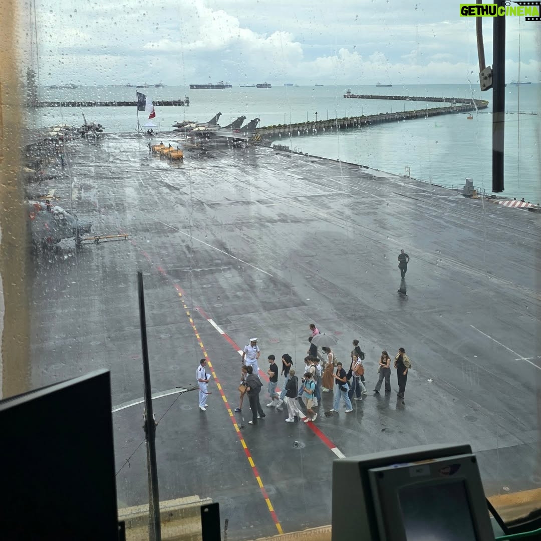 Paige Chua - 7.3K Likes - It's a great honour to have the opportunity to visit the grand Charles De Gaulle, the flagship of the French Navy.
We were impressed by the capabilities of the majestic aircraft carrier. Can you imagine? Over 2000 men and women work on this giant out at sea!
Thank you for the warm welcome, and answering the relentless questions on anything and everything 😁
Wishing you all a safe trip home.
Fair seas and following winds🫡
Merci @franceinsg
Lastly, Thank you @tateanzur for this exclusive invite.