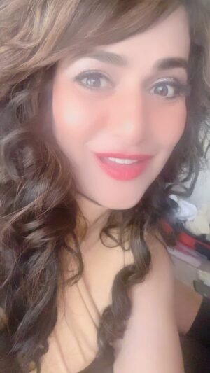 Pakhi Hegde Instagram - Kya bolti public?🤟
Happy Holi 🤟