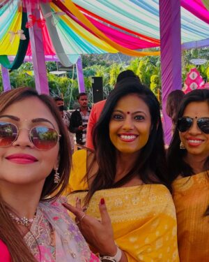 Pariva Pranati Instagram - Bhaiyon ki shaadi… twin wedding… first look… the sheer fun and joy of meeting up with the entire family… what an experience… beautiful location… and the magic of love ❤️

Special thanks to @foramthakur for designing the looks 😘😘

#wedding #indianwedding #fun #joy #blessed #family #together #love #life #travel #rajasthan #happy #saree #indianwear #makeup #ready #dressedup #celebration 

@my.yoga.mat @tarusinha @kirti.prasad @sushma.sinha.792