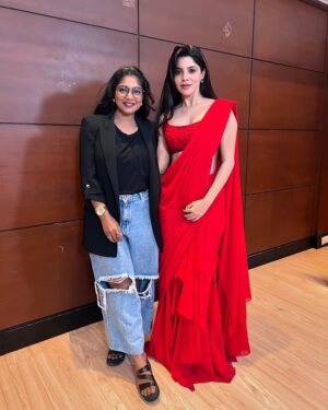 Parvathy Saran Instagram - Another Day.. Another Interview with my Favourite Favourite Creator @gvprakash Anna & #DivyaBharathi for #Kingston in 
cinema’s March 7 ✨ 

Also had a very detailed conversation with Director @pushkar.gayatri for #SuzhaTheVortex on @amazonprime Feb 28 ♥️

Interview : @indiaglitz_tamil