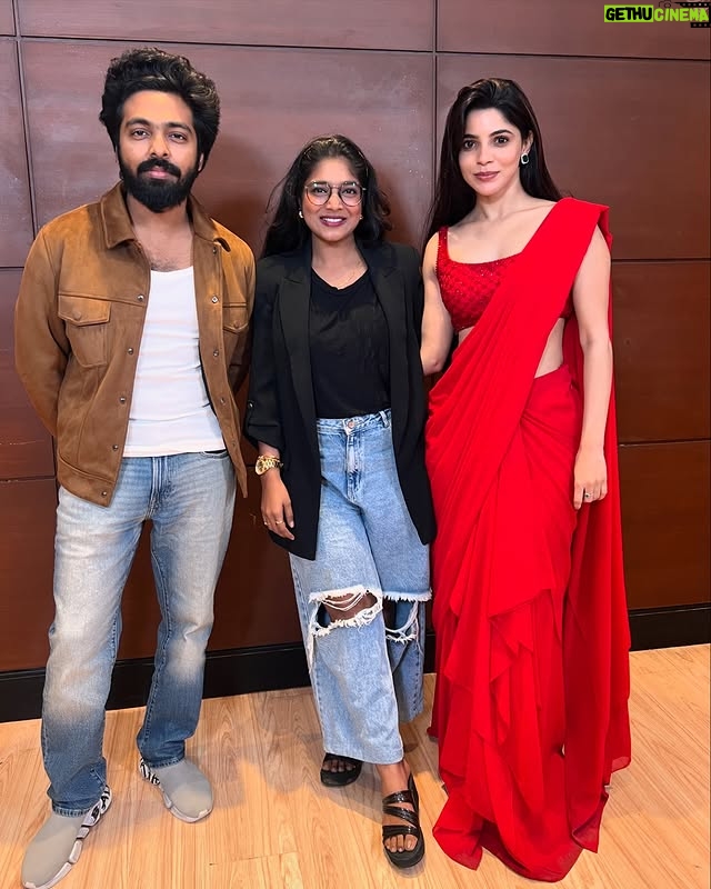 Parvathy Saran - 100.3K Likes - Another Day.. Another Interview with my Favourite Favourite Creator @gvprakash Anna & #DivyaBharathi for #Kingston in
cinema’s March 7 ✨
Also had a very detailed conversation with Director @pushkar.gayatri for #SuzhaTheVortex on @amazonprime Feb 28 ♥️
Interview : @indiaglitz_tamil