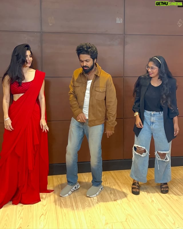 Parvathy Saran - 100.3K Likes - Another Day.. Another Interview with my Favourite Favourite Creator @gvprakash Anna & #DivyaBharathi for #Kingston in
cinema’s March 7 ✨
Also had a very detailed conversation with Director @pushkar.gayatri for #SuzhaTheVortex on @amazonprime Feb 28 ♥️
Interview : @indiaglitz_tamil