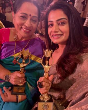 Parvathy Venkitaramanan Instagram - Thank you AVC Wonder women Awards @sridevidevanand 🙏🏻

Honoured recieving an award amidst all the wonder women out there❤️ #extremelygrateful 

And congratulations for your Life Time Achievement award  our dearest @satyapriya_bhagavatula ma❤️ you are a true wonder women 🔥😘