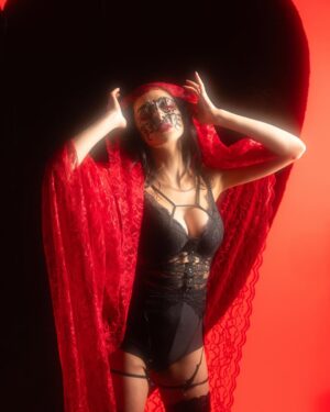 Parvati Melton Instagram - Kissed by darkness, crowned in fire. A wandering heart, but a soul that refuses to be caged. Love me or fear me, either way, I linger… A little danger, a little desire—wrapped in silk and fire. ❤️‍🔥🖤❤️ 📸 @photography.by.aidan @cobaltstudiospdx Anti-Valentine's Workshop
Hosts: @rosegerberpnw @xnilasx
Model: @parvatim
Makeup Artist: @morganmystique
Lighting Assistance: @prophotosupply @reynhiskey @codyketophotography
Props: @rosegerberpnw @katiefx_pdx