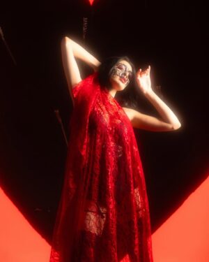 Parvati Melton Instagram - Kissed by darkness, crowned in fire. A wandering heart, but a soul that refuses to be caged. Love me or fear me, either way, I linger… A little danger, a little desire—wrapped in silk and fire. ❤️‍🔥🖤❤️ 📸 @photography.by.aidan @cobaltstudiospdx Anti-Valentine's Workshop
Hosts: @rosegerberpnw @xnilasx
Model: @parvatim
Makeup Artist: @morganmystique
Lighting Assistance: @prophotosupply @reynhiskey @codyketophotography
Props: @rosegerberpnw @katiefx_pdx