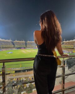 Actress Parvatii Nair HD Photos and Wallpapers September 2025