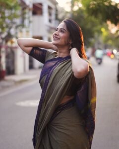 Actress Parveen HD Photos and Wallpapers August 2025