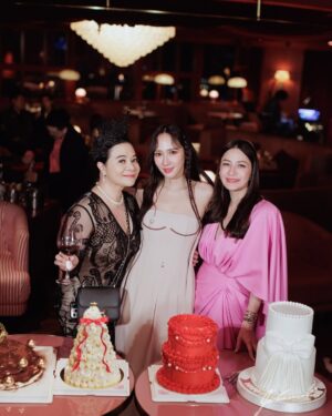 Patchrapa Chaichua Instagram - เป็นวันเกิดที่เดินเยอะที่สุด รูปก็เยอะที่สุด (รูปเพื่อนนะ😃) ดีใจที่ทุกคนสนุกนะจ๊ะ ❤️