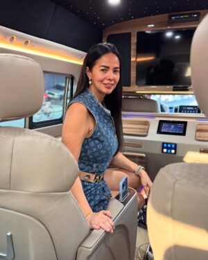 Patricia Javier Instagram - On our way @docrobschiropracticclinic we are happy to give our love and best service to our dear patients. Happy Sunday ! Shoutout @primera_klasse #primeraklasseIsTheBest #travelvan #biyahera @_biyahera