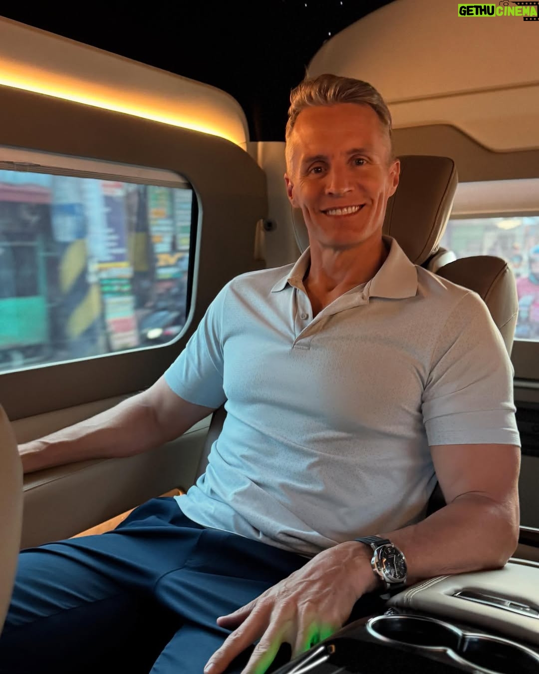 Patricia Javier - 429 Likes - On our way @docrobschiropracticclinic we are happy to give our love and best service to our dear patients. Happy Sunday ! Shoutout @primera_klasse #primeraklasseIsTheBest #travelvan #biyahera @_biyahera