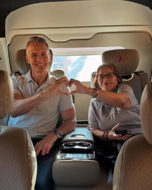 Patricia Javier Instagram - On our way @docrobschiropracticclinic we are happy to give our love and best service to our dear patients. Happy Sunday ! Shoutout @primera_klasse #primeraklasseIsTheBest #travelvan #biyahera @_biyahera