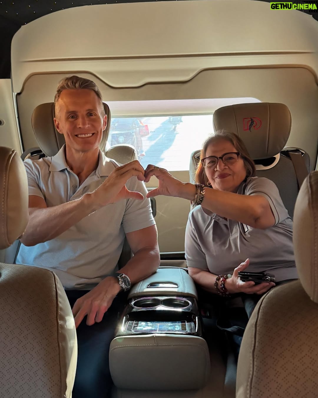 Patricia Javier - 429 Likes - On our way @docrobschiropracticclinic we are happy to give our love and best service to our dear patients. Happy Sunday ! Shoutout @primera_klasse #primeraklasseIsTheBest #travelvan #biyahera @_biyahera