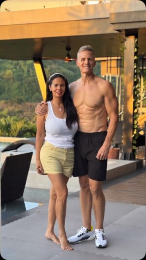 Patricia Javier Instagram - #partnership #partnerforlife❤️💑 #healthiswealth🌳💰💯 @docrob74 @docrobfitness life begins at 50 #centurytunasuperbods @centurytunasuperbods