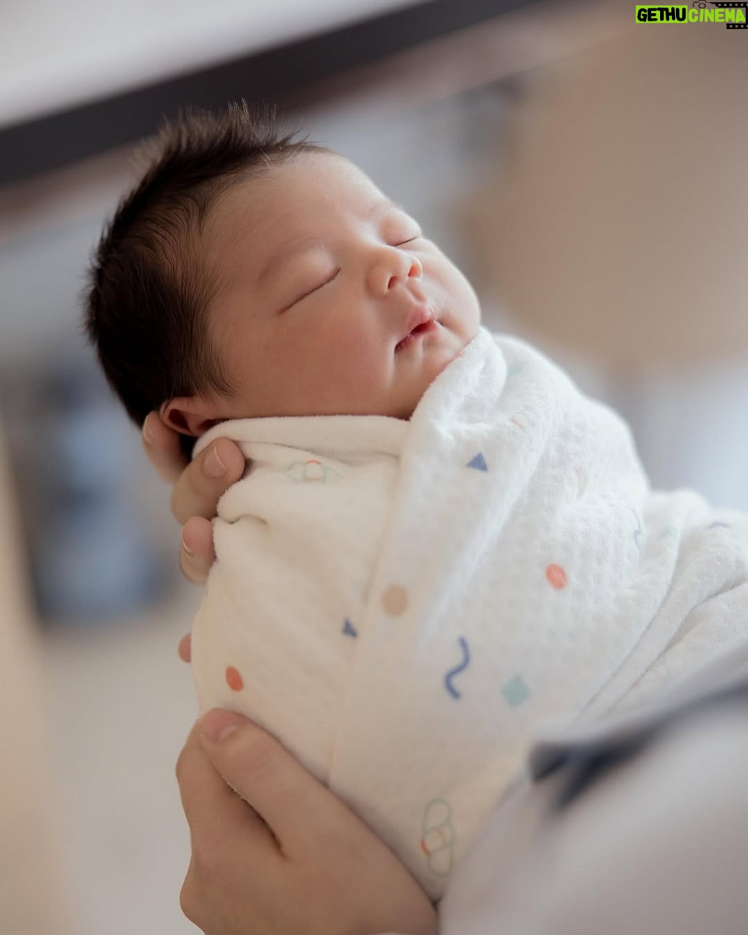 Patricia Tanchanok Good - 3 Likes - He’s here! Welcome to the family baby Patrick 🐻🩵
พาน้องแพทริคมาแนะนำตัวครับ ไม่แน่ใจว่าคนนี้เหมือนคุณพ่อหรือคุณแม่มากกว่ากัน 😅