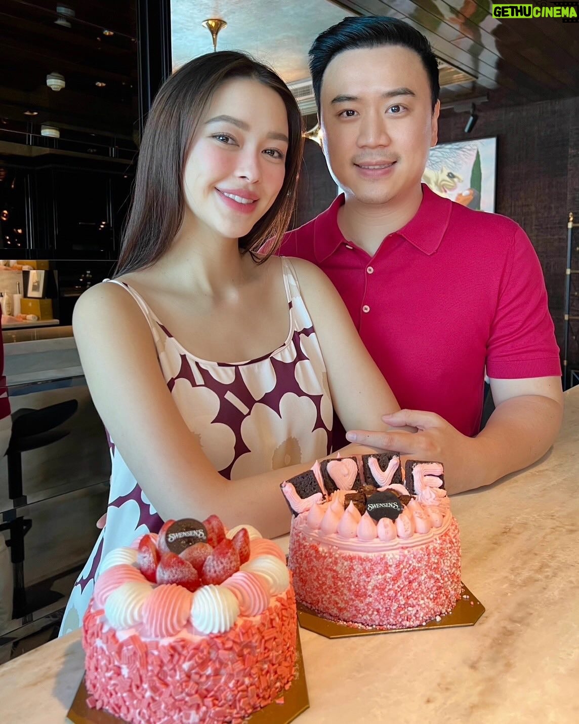 Patricia Tanchanok Good - 3 Likes - Our treat for Valentine’s Day with @we_love_swensens 💌
ไอศกรีมเค้กสเวนเซ่นส์ 1.5 ปอนด์ ทุกรสชาติ ลดเหลือ 399.- พิเศษสำหรับสมาชิก Gold member เหลือ 299.- เท่านั้น ! เริ่มตั้งแต่วันนี้ – 16 กุมภาพันธ์ 2568 🥰🤍
#WeLoveSwensens
#Swensens
#SwensensCake
#ฉลองทั้งทีต้องไอศกรีมเค้กสเวนเซ่นส์