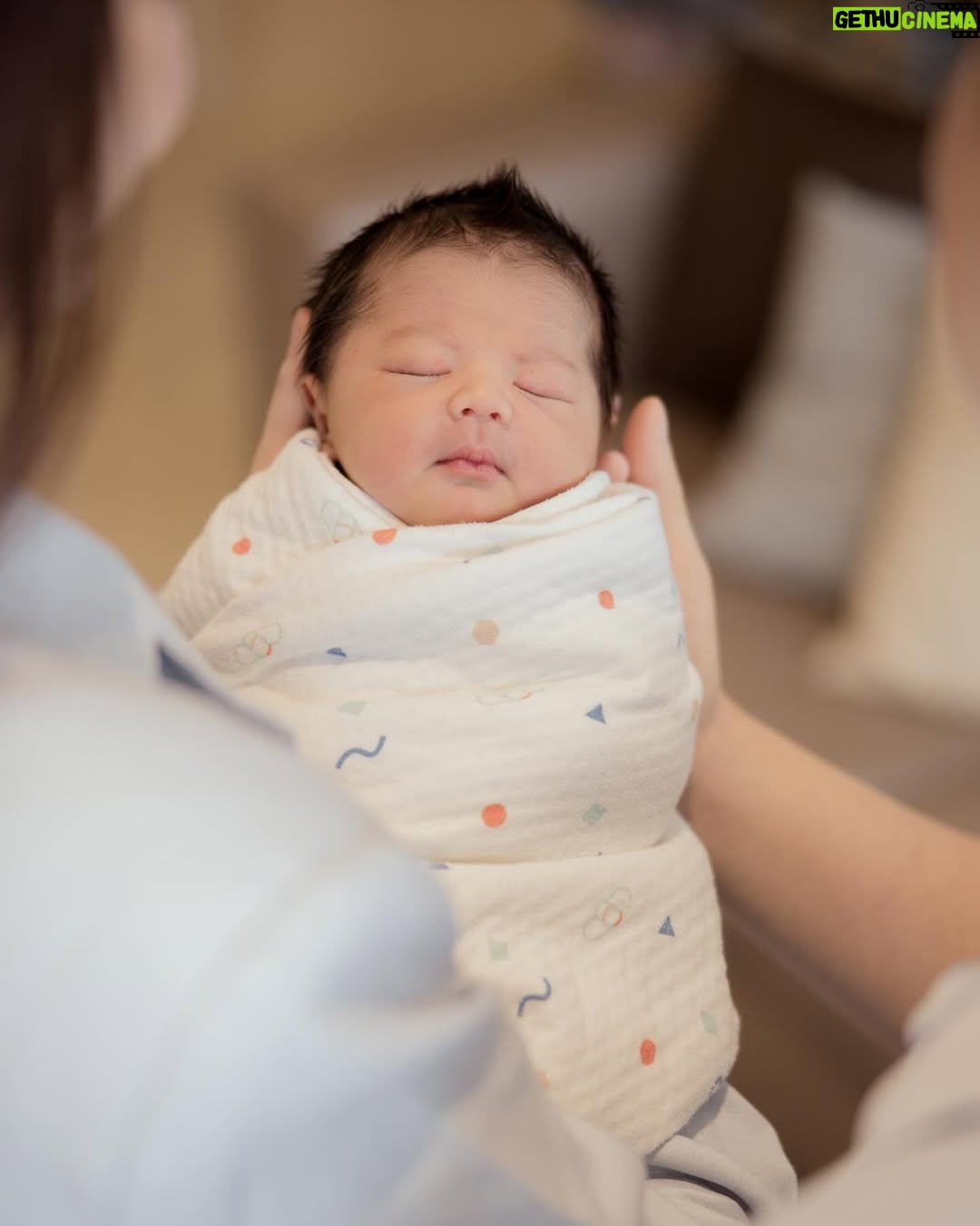 Patricia Tanchanok Good - 3 Likes - He’s here! Welcome to the family baby Patrick 🐻🩵
พาน้องแพทริคมาแนะนำตัวครับ ไม่แน่ใจว่าคนนี้เหมือนคุณพ่อหรือคุณแม่มากกว่ากัน 😅