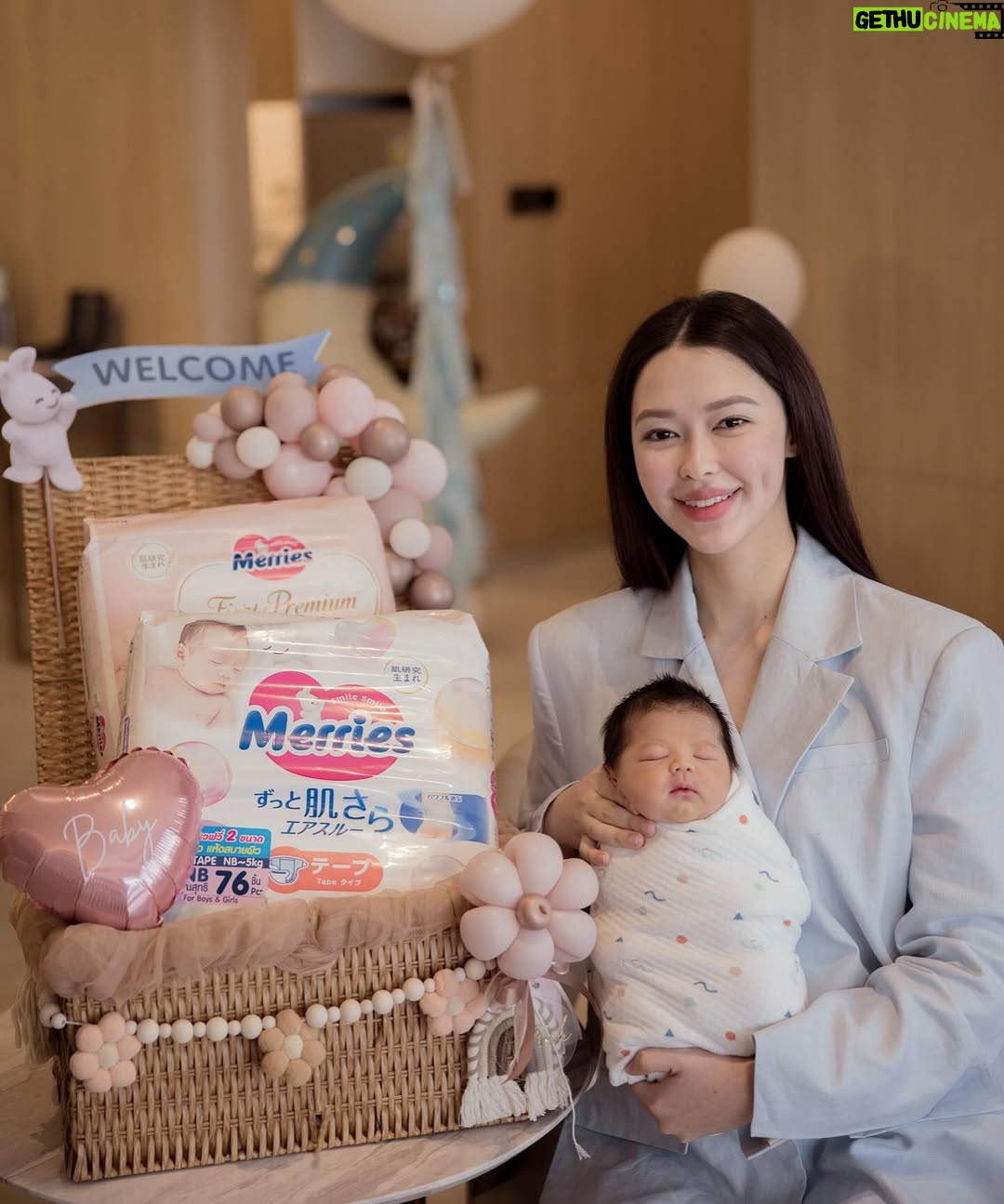 Patricia Tanchanok Good - 3 Likes - Thank you Merries for the best gift 💝
🥳 ขอบคุณทาง Merries ที่ส่งกระเช้าสุดน่ารักมาต้อนรับ น้องแพทริค แพทมั่นใจเลือกใช้ Merries ผิวสัมผัสนุ่ม ได้รับการทดสอบแล้วว่าอ่อนโยนต่อผิวลูก ถูกใจคุณแม่ลูก 2 อย่างแพทมากๆ
🥰 ปีนี้เป็นปีที่ 2 แล้ว ที่แพทอยู่กับครอบครัว Merries น่ารักและอบอุ่นที่สุดเลยค่ะ อย่าลืมติดตามเซอร์ไพรส์จากแพทและ Merries กันได้เร็วๆนี้นะคะ
#MerriesThailand #ยิ้มได้ไม่แพ้แม่คอนเฟิร์ม #สัมผัสอ่อนโยนไม่อับชื้นที่1ในใจแม่