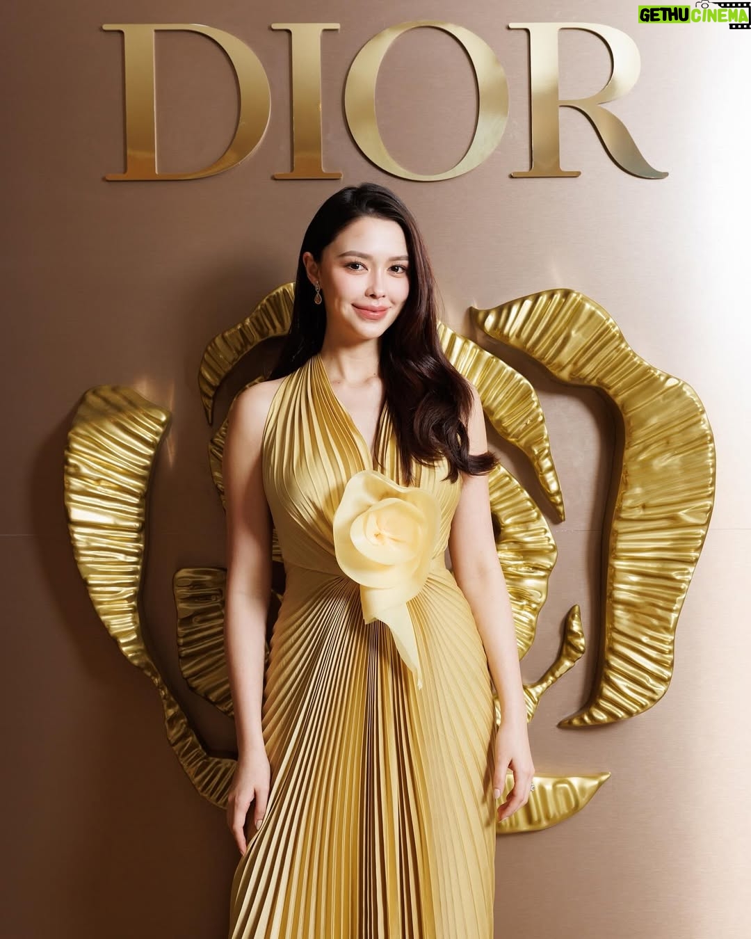 Patricia Tanchanok Good - 3 Likes - ใหม่เซรั่มจาก Dior Beauty กับ Dior Prestige Le Nectar Intégral เซรั่มเข้มข้นให้การบำรุงล้ำลึกพร้อมคืนความอ่อนเยาว์ให้ผิวดูมีมิติ ✨ มาพร้อมเซรั่ม Dior Prestige Le Nectar Premier ช่วยให้ผิวอ่อนเยาว์ เน้นเรื่องริ้วรอย และ Dior Prestige Le Baume De Minuit ครีมบำรุงผิวกลางคืน มอบผิวแลดูแน่นกระชับและอิ่มเอิบขึ้น แพทลองแล้วรู้สึกว่าผิวได้รับการปรนนิบัติแบบสมบูรณ์แบบที่สุดเลยค่ะ 🌹😍
วางจำหน่ายแล้วที่ Dior Beauty ทุกสาขา และ ออนไลน์ shop.dior.co.th
#DiorPrestige #DiorBeauty @DiorBeauty