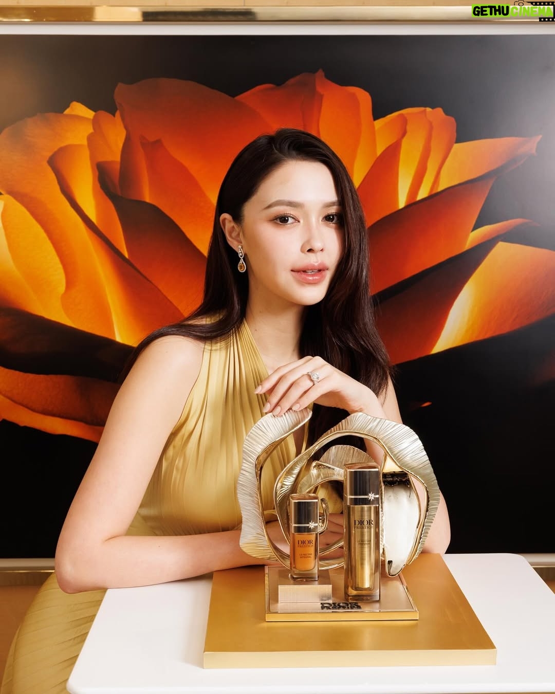 Patricia Tanchanok Good - 3 Likes - ใหม่เซรั่มจาก Dior Beauty กับ Dior Prestige Le Nectar Intégral เซรั่มเข้มข้นให้การบำรุงล้ำลึกพร้อมคืนความอ่อนเยาว์ให้ผิวดูมีมิติ ✨ มาพร้อมเซรั่ม Dior Prestige Le Nectar Premier ช่วยให้ผิวอ่อนเยาว์ เน้นเรื่องริ้วรอย และ Dior Prestige Le Baume De Minuit ครีมบำรุงผิวกลางคืน มอบผิวแลดูแน่นกระชับและอิ่มเอิบขึ้น แพทลองแล้วรู้สึกว่าผิวได้รับการปรนนิบัติแบบสมบูรณ์แบบที่สุดเลยค่ะ 🌹😍
วางจำหน่ายแล้วที่ Dior Beauty ทุกสาขา และ ออนไลน์ shop.dior.co.th
#DiorPrestige #DiorBeauty @DiorBeauty