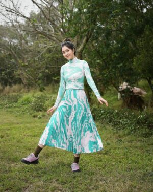 Patty Pei-Yu Lee Instagram - 記憶中好像第一次遇上被薄霧籠罩的台中，許久沒有在戶外唱歌，能在MG LIVE車主盛典活動跟大家見面，真的超級開心❤️

謝謝MG的邀請，這次可以跟著車主們一起共襄盛舉，看著草地上的你們陶醉放鬆的享受當下氛圍，最後還被Morii和小小舞群療癒，又唱又跳真的好像⋯⋯
提早進入音樂劇的舞台狀態了😛💦（喘

Special thanks to/ @mgmotortw 
Makeup/ @elvielvi926 
Hair/ @paulinehairflux 
Photo/ @hairbroken 
Outfit/ @marimekko_taiwan 

#MGTaiwan #MGLive #MG盛典
💕💕💕