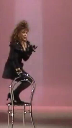 Paula Abdul Instagram - I’m overwhelmed with gratitude this week 🥰 36 years ago today, Straight Up hit #1 on the @billboard charts! I’m forever thankful for all your love. It really is gonna be me and you together, forever! Love you all SO much!! 😘💋✨ XoP