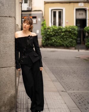Paula Malia Instagram - 🖤

(La 4a de Valeria está a la vuelta de la esquina) (14/2)