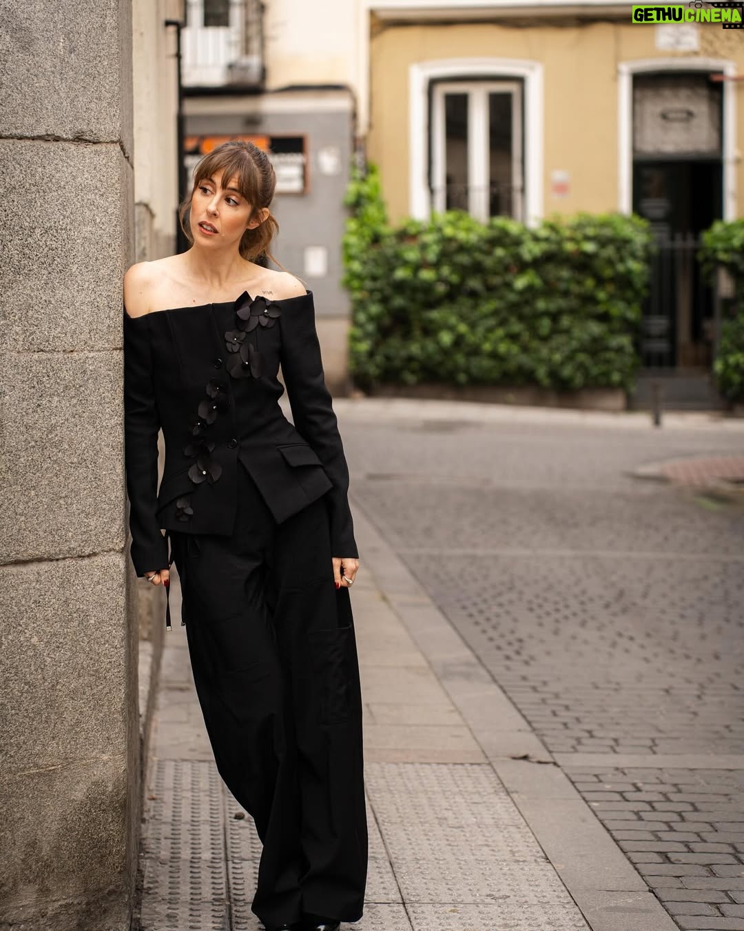 Paula Malia - 8.4K Likes - 🖤
(La 4a de Valeria está a la vuelta de la esquina) (14/2)