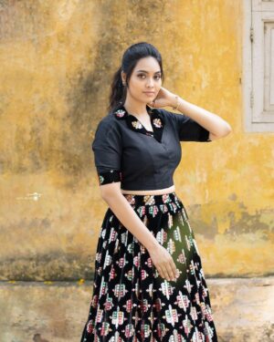 Pavithra Janani Instagram - It will all make sense one day 🖤

Mua @profile_makeover 
Hairstylist @mani_stylist_ 
Accessories @new_ideas_fashions 
Outfit @tweety_threads 
Pc @sano_visuals 

#embracetheprocess