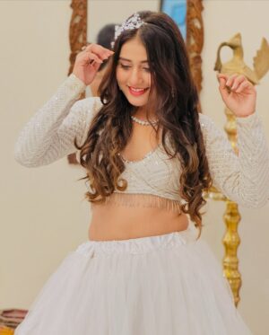 Payal Gupta Instagram - 🤍🤍🤍
.
.
#outfit #ootd #newpost #wedding #sangeetoutfit #white #lenhga #guptainji #payalgupta #zara #cindrella #fairy