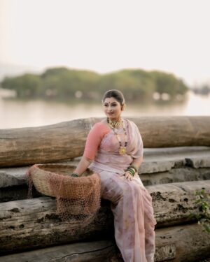 Payal Pati Instagram - कोलनी नाचू निघाल्या शिमग्याची हावली😍💃

Look- @makeupartist_nidhi_vilas_patil 
Click- @s.m.d_production 
Earcuff - @mr_joker_0312 
Dorla-kanthi - @hariomartjewllery 
Nailart - @nails_artistryv 

#shimga2025 #holi #shimgautsav #aagri #aagrikoli #aagrikoliswagstar⛵😎 #aagrikolicommunity #aagrikolisong #kolni #treditionallook❤️ #marathi #marathimulgi❤️ #marathiculture #aagrikolisamaj #look #lookoftheday #photooftheday #jwellary #kolisareelook #payalpatil