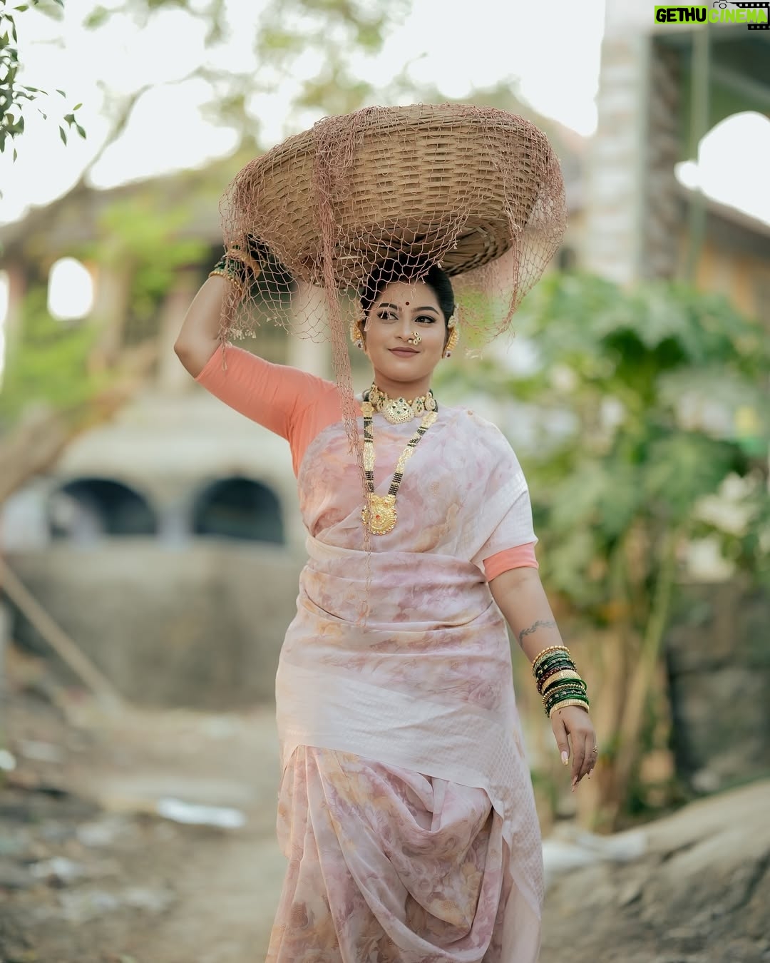 Payal Pati - 84.3K Likes - कोलनी नाचू निघाल्या शिमग्याची हावली😍💃
Look- @makeupartist_nidhi_vilas_patil
Click- @s.m.d_production
Earcuff - @mr_joker_0312
Dorla-kanthi - @hariomartjewllery
Nailart - @nails_artistryv
#shimga2025 #holi #shimgautsav #aagri #aagrikoli #aagrikoliswagstar⛵😎 #aagrikolicommunity #aagrikolisong #kolni #treditionallook❤️ #marathi #marathimulgi❤️ #marathiculture #aagrikolisamaj #look #lookoftheday #photooftheday #jwellary #kolisareelook #payalpatil