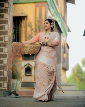 Payal Pati Instagram - कोलनी नाचू निघाल्या शिमग्याची हावली😍💃

Look- @makeupartist_nidhi_vilas_patil 
Click- @s.m.d_production 
Earcuff - @mr_joker_0312 
Dorla-kanthi - @hariomartjewllery 
Nailart - @nails_artistryv 

#shimga2025 #holi #shimgautsav #aagri #aagrikoli #aagrikoliswagstar⛵😎 #aagrikolicommunity #aagrikolisong #kolni #treditionallook❤️ #marathi #marathimulgi❤️ #marathiculture #aagrikolisamaj #look #lookoftheday #photooftheday #jwellary #kolisareelook #payalpatil