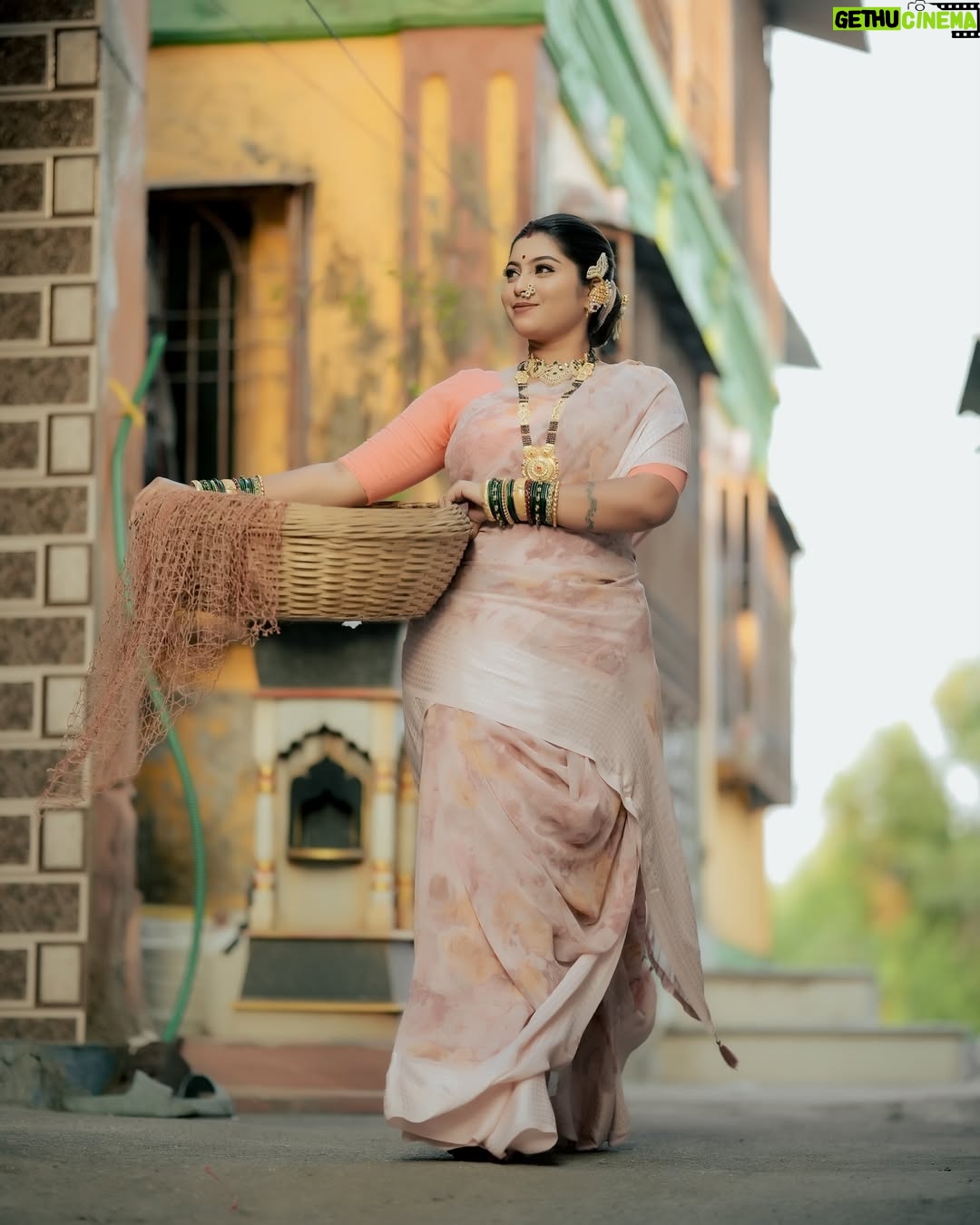 Payal Pati - 84.3K Likes - कोलनी नाचू निघाल्या शिमग्याची हावली😍💃
Look- @makeupartist_nidhi_vilas_patil
Click- @s.m.d_production
Earcuff - @mr_joker_0312
Dorla-kanthi - @hariomartjewllery
Nailart - @nails_artistryv
#shimga2025 #holi #shimgautsav #aagri #aagrikoli #aagrikoliswagstar⛵😎 #aagrikolicommunity #aagrikolisong #kolni #treditionallook❤️ #marathi #marathimulgi❤️ #marathiculture #aagrikolisamaj #look #lookoftheday #photooftheday #jwellary #kolisareelook #payalpatil