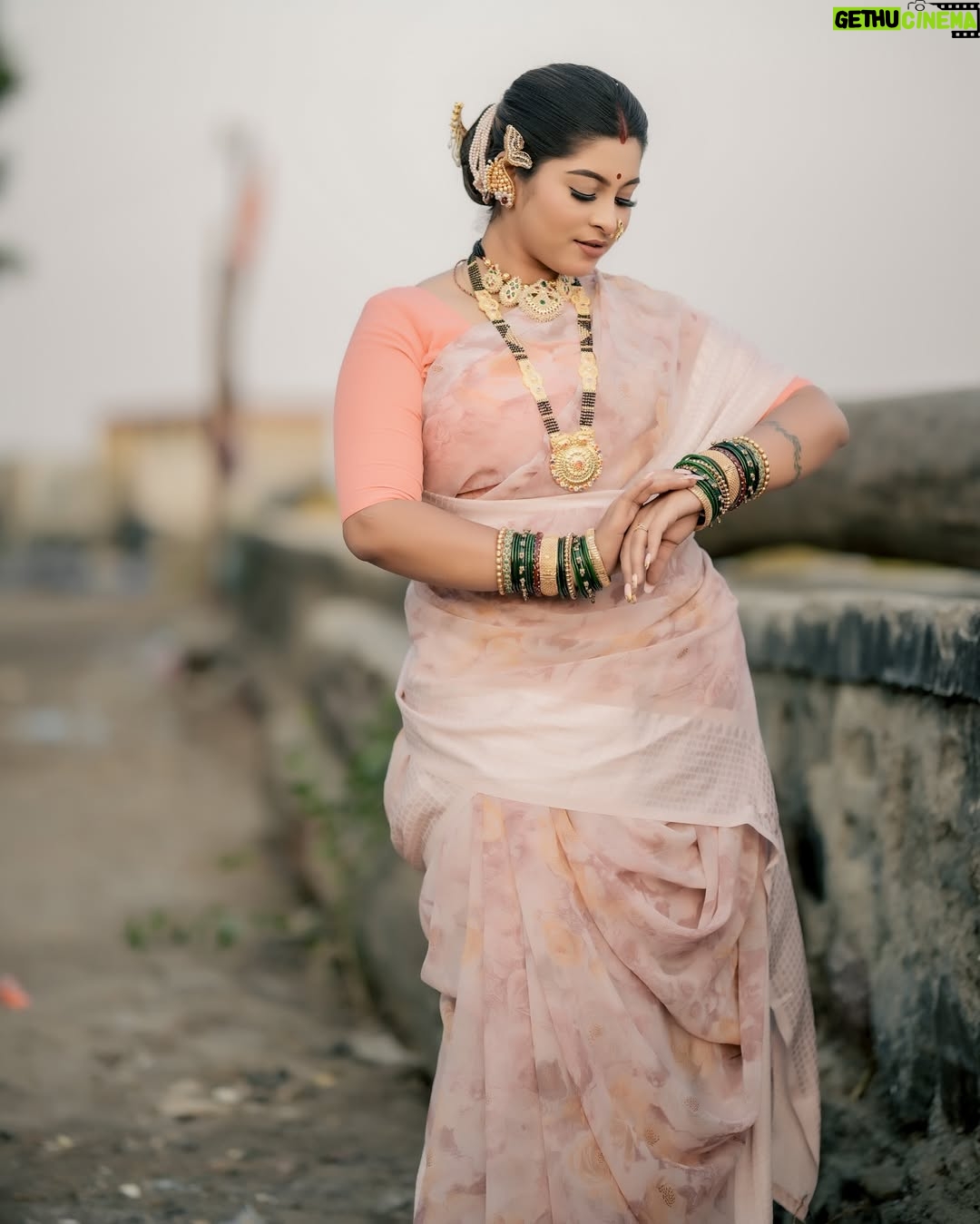 Payal Pati - 84.3K Likes - कोलनी नाचू निघाल्या शिमग्याची हावली😍💃
Look- @makeupartist_nidhi_vilas_patil
Click- @s.m.d_production
Earcuff - @mr_joker_0312
Dorla-kanthi - @hariomartjewllery
Nailart - @nails_artistryv
#shimga2025 #holi #shimgautsav #aagri #aagrikoli #aagrikoliswagstar⛵😎 #aagrikolicommunity #aagrikolisong #kolni #treditionallook❤️ #marathi #marathimulgi❤️ #marathiculture #aagrikolisamaj #look #lookoftheday #photooftheday #jwellary #kolisareelook #payalpatil