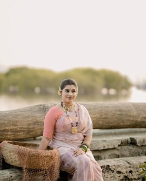 Payal Pati Instagram - कोलनी नाचू निघाल्या शिमग्याची हावली😍💃

Look- @makeupartist_nidhi_vilas_patil 
Click- @s.m.d_production 
Earcuff - @mr_joker_0312 
Dorla-kanthi - @hariomartjewllery 
Nailart - @nails_artistryv 

#shimga2025 #holi #shimgautsav #aagri #aagrikoli #aagrikoliswagstar⛵😎 #aagrikolicommunity #aagrikolisong #kolni #treditionallook❤️ #marathi #marathimulgi❤️ #marathiculture #aagrikolisamaj #look #lookoftheday #photooftheday #jwellary #kolisareelook #payalpatil