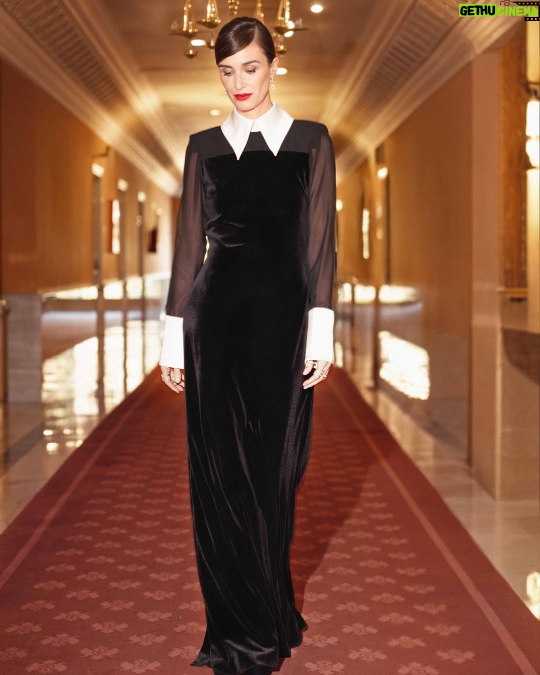 Paz Vega - 6.7K Likes - 🖤 Queda mucho por sentir ✨
#Goya2025
@messika
@cherubinaofficial
@hotelalhambrapalace
@aquazzura
@academiadecine
@saigucosmetics
Photo: @enekoingunza
Styling : @stellopino