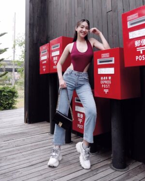 Peechaya Wattanamontree Instagram - เป็นคนไม่ถือตัว ส่วนใหญ่ถือแต่แก้วชานมไข่มุก 🧋