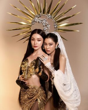 Phatchara Thabthong Instagram - The Lovers 🌞🌛
The Lovers tarot card represents Love, Balance 
and Choic-es 

MUA : @doublesix_aumz  @grace_makeup369
hair : @patthaworld 
Stylist : @sugusman
Photographer : @champ_roi_thai