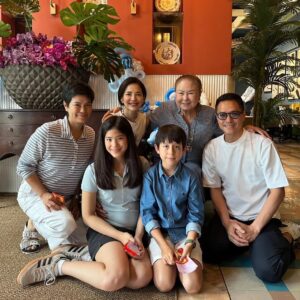 Phiyada Jutharattanakul Instagram - กราบสุขสันต์วันแม่ ❤️🙏🏼 วันนี้คุณแม่4 แม่เลยค่ะ 🥰 แม่บี๋ คุณแม่เพื่อนสนิทตั้งแต่อนุบาล และ คุณแม่สามี ยาย่า ของนาวา 😘และแม่อ๊อด คุณแม่ อ้อมเอง 😍 และ อีชั้นเองค่า คุณแม่นาวา 😚 ขอให้คุณแม่ทุกคนบนโลกใบนี้ มีความสุขมากมาย นะคะ😊🙏🏼❤️🤘🏼💙