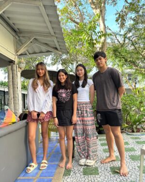 Phiyada Jutharattanakul Instagram - Happy new year 2025❤️👍🏼 from huahin ปีนี้ สวดมนต์ แล้ว เข้านอนก่อนปีใหม่ค่า 😤😅 เป็นคนดีมาก บอกเลย555  ปีใหม่ ขอให้ ทุกคนมีความสุข สมหวังในทุกสิ่ง และมีแต่รอยยิ้มทั้งปีเลยนะคะ 🥰