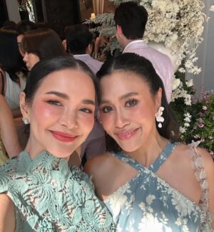 Phiyada Jutharattanakul Instagram - ยินดีด้วยกันน้องสาวคนสวยและเก่งที่สุดคนนี้นะคะ😘🥰🤘🏼ขอให้มีความรัก❤️ที่สดใส ครอบครัวที่อบอุ่น แบบนี้ตลอดไปนะคะ 💚💙 รักน้องทั้งสองค่า 💋❤️😊