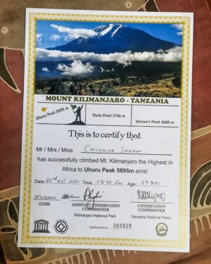 Pimpinha Jardim Instagram - Ao final de 6 dias consegui chegar ao ponto mais alto de África. Um desafio muito difícil que foi superado! Uma experiência única, uma  conquista para a vida. Obrigada a todos os que fizeram parte desta aventura, a escalada sem vocês não teria sido a mesma coisa. 🏔️ Mount Kilimajaro - Uhuru Peak 5895m amsl #highestinafrica #kilimanjaro #tanzania #africa #7summits