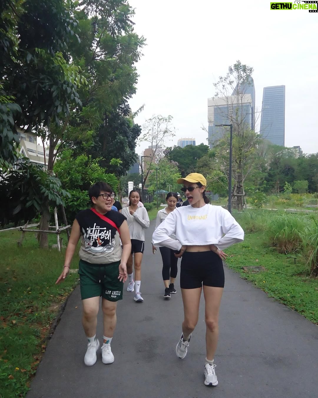 Pitchapa Phanthumchinda - 3 Likes - สวัสดีวันจันทร์ อิอิ ขอให้พลังงานดีๆอยู่กับเพื่อนๆนะคะ @fullhouse.wellnessclub บ้านเล็กๆที่อบอุ่นน่ารัก ขอบคุณที่มาแชร์พลังงานดีๆ มาออกกำลังกาย ฝึกฝนจิตใจ มาใช้เวลาในวันอาทิตย์ตอนเช้า มาจอยกันอีกนะคะ 🌳☀️☁️🌈🦋🩷 #fullhousewellnessclub #อนุบาลหัดวิ่งfullhouseclub