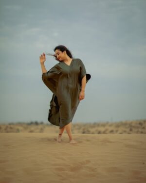 Poojitha Instagram - “Sunlight on my face, smile on my heart” ❤️

Thank you @razee_rasheed @seven_days_media for choosing this atmosphere and thank you @_kirankm_ for these captures 🩷🩷

#dubai #desert #nature #love #actress #poojithamenon