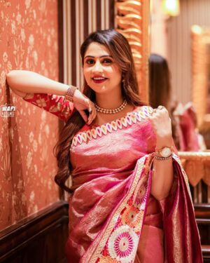 Poonam Mishra Instagram - Saree, bindi, and that desi swag…♥️♥️♥️
Special thanks to @saswatjoshi for sending me such amazing pictures….
P.c: @wapi_films