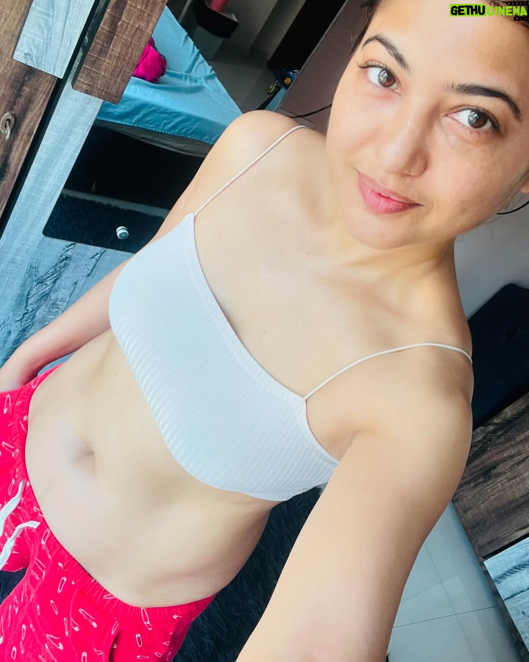Poonam Rajput - 8K Likes - Aaj ka caption ye hai ki caption dalne ka mann nhi kiya to aaj k liye itna kaafi hai. Jaldi dhamaka hoga. 🤓🔥🤣