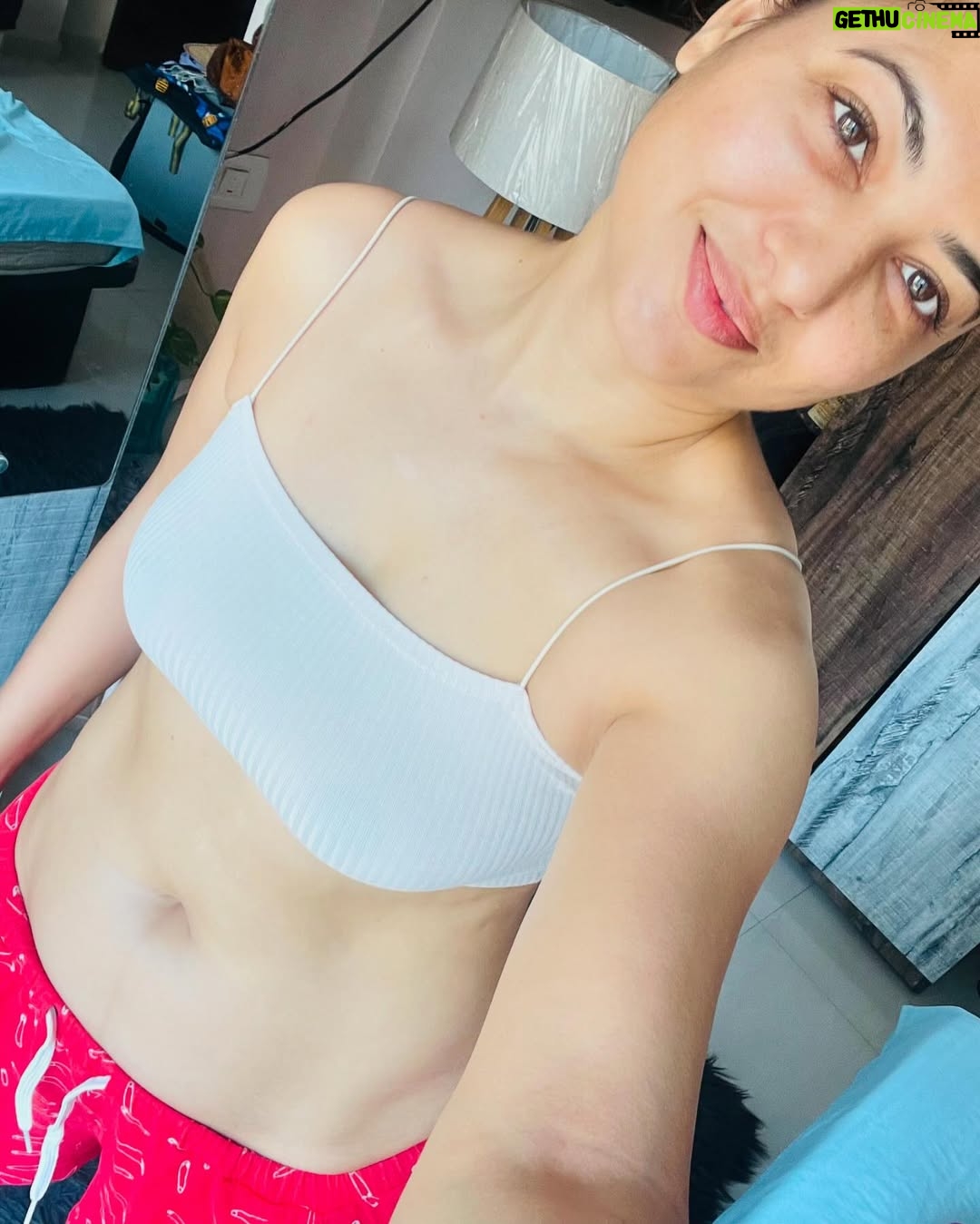 Poonam Rajput - 8K Likes - Aaj ka caption ye hai ki caption dalne ka mann nhi kiya to aaj k liye itna kaafi hai. Jaldi dhamaka hoga. 🤓🔥🤣