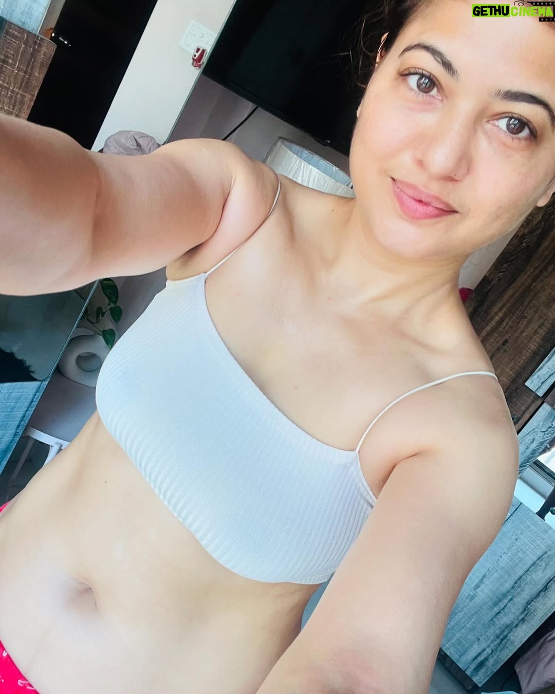 Poonam Rajput - 8K Likes - Aaj ka caption ye hai ki caption dalne ka mann nhi kiya to aaj k liye itna kaafi hai. Jaldi dhamaka hoga. 🤓🔥🤣
