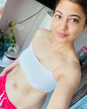 Poonam Rajput Instagram - Aaj ka caption ye hai ki caption dalne ka mann nhi kiya to aaj k liye itna kaafi hai. Jaldi dhamaka hoga. 🤓🔥🤣