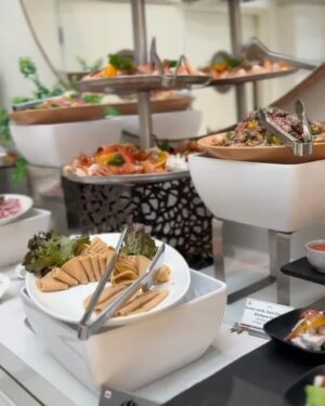 Pranitaa Pandit Instagram - Brunch, but make it ✨magical✨! A feast for the senses at ITC Maratha—where delicious bites meet mystic insights. From mesmerizing magic tricks to tarot revelations and astrological wonders, every moment was sprinkled with a little bit of the extraordinary! Who knew brunch could be this enchanting? ✨♠️🔮🌙 #MagicOnMyPlate #BrunchWithATwist #ITCExperience @itcmaratha